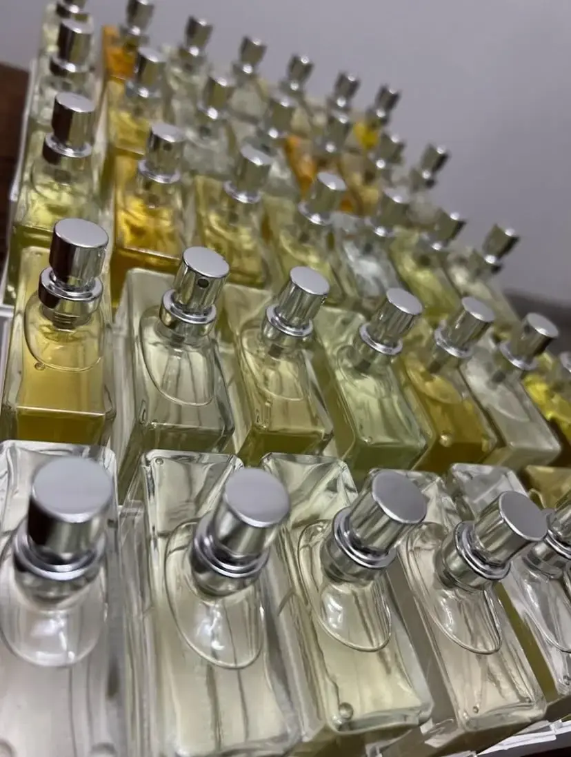Frascos de perfumería preparados por Higher Parfum